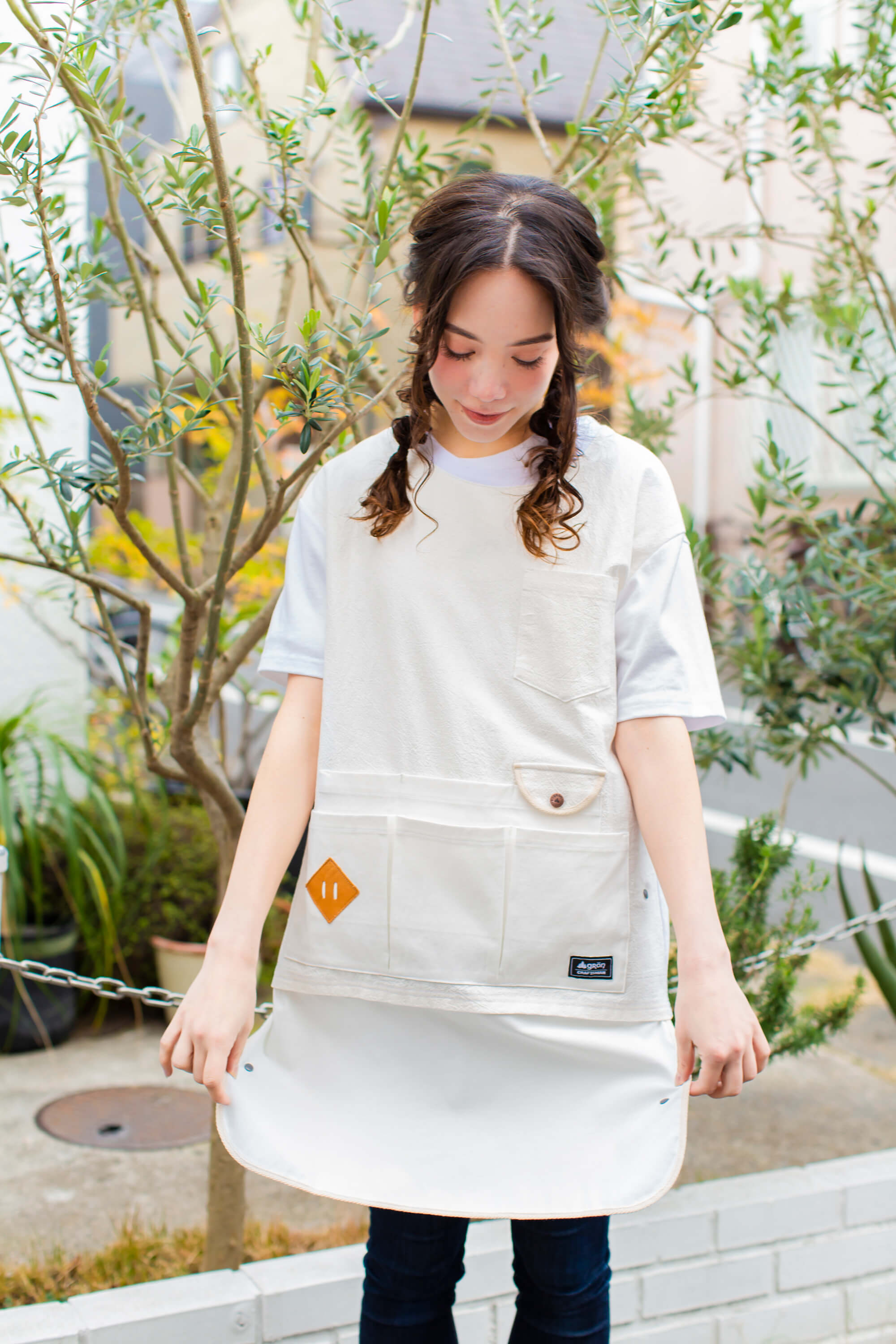 豪華 キャンパーに好評【gRon】のエプロンシャツのTシャツバージョン トップス