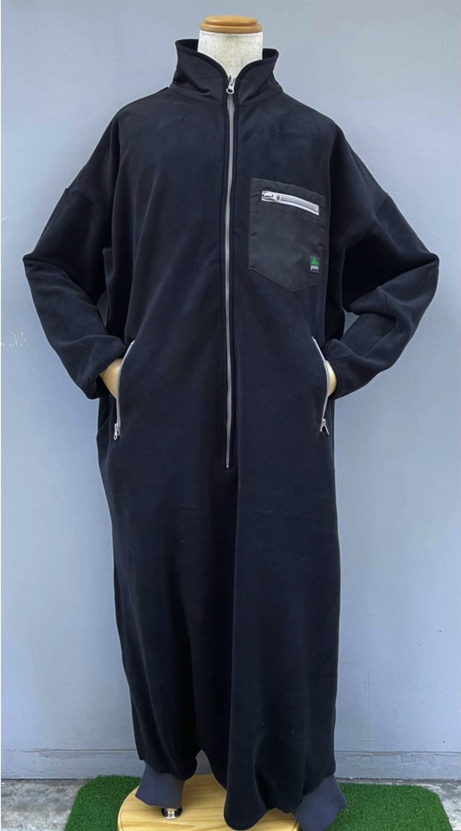 着る寝袋「モモンガ」。キャンプ、車中、部屋着にリラックススタイル