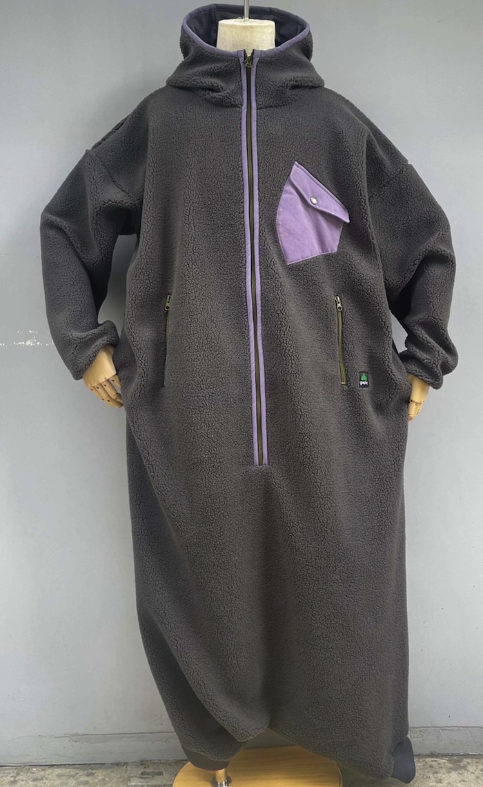 着る寝袋「モモンガ」。キャンプ、車中、部屋着にリラックススタイル