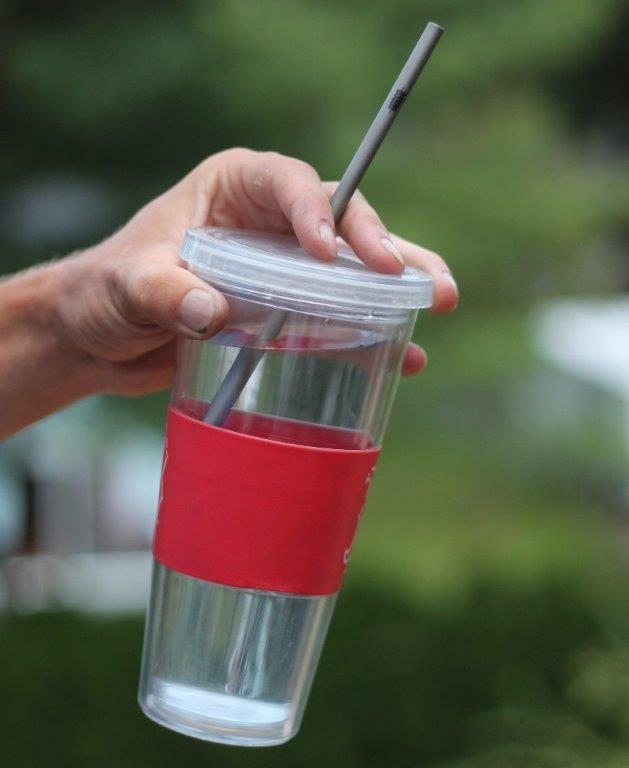 環境に人に優しく、そして美味しい。チタンのMyストローを持ち歩こう