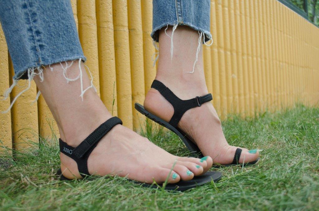 【Aquazzura】素足感 × 艶っぽさ♪ Almost Bare サンダル AQUAZZURA | Almost Bare Crystal Embellished Jelly Sandals