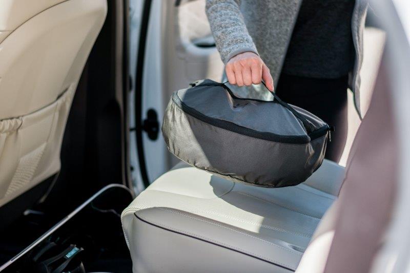 バックパックの収納力アップ。新発想のスタッフバック