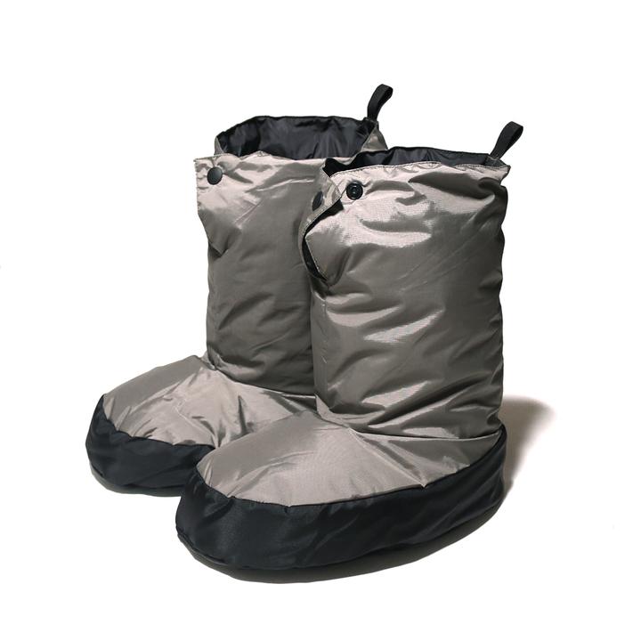 水に強く、保温性抜群のナンガのテントシューズは、使い方色々