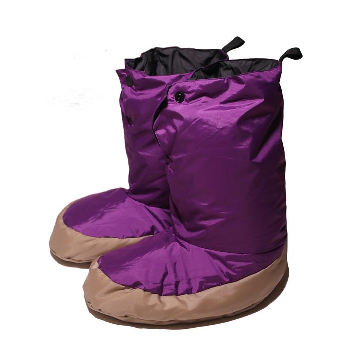 水に強く、保温性抜群のナンガのテントシューズは、使い方色々