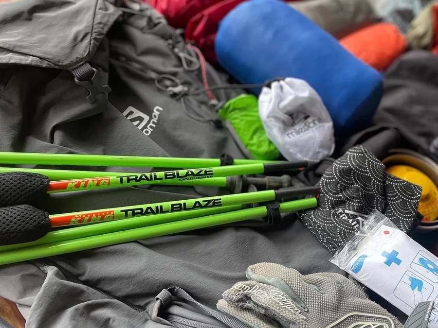 マウンテンキングの軽量ポールTrail Blaze Skyrunner ULTRAと