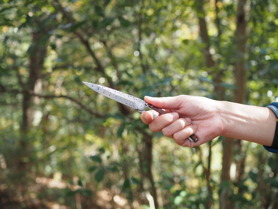 超軽量・最高級のダマスカス鋼【deejo】の美しいナイフがこれ